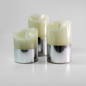 JUEGO DE VELAS EN TRES TAMAÑOS BASE PLATEADA