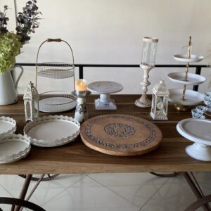 MESA DE POSTRES BLANCA