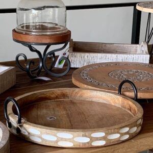 BANDEJA  REDONDA DE MADERA MEDIANA GRABADO EN OVALOS BLANCOS