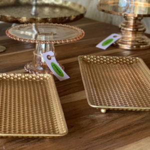 BANDEJA DORADA RECTANGULAR GRABADA MEDIANA