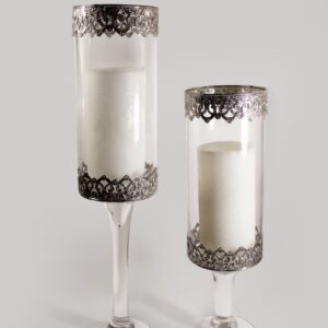 JUEGO X 2 CANDELABROS PLATEADOS BASE VIDRIO