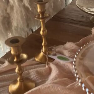 JUEGO DE CANDELABROS DORADOS